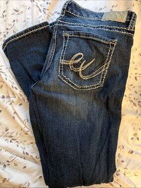 Dark Wash Women's Jeans with Contrast Stitching